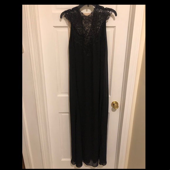 Stunning lace maxi dress 🖤 - Picture 7 of 8